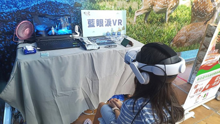 馬祖形象館大受好評,藍眼淚VR體驗人潮不斷。(圖:曹筱玥提供)