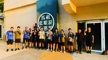 官兵訓後合影。（圖：邱郁慈）
