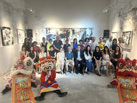 馬祖在地藝術家曹楷智受邀舉辦「材質·斂」個展,13日晚間6時30分在馬來西亞檳城的古蹟保護區隆重開幕。(圖:李若梅提供)