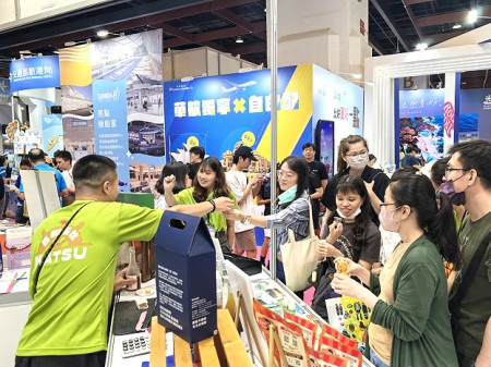 台北國際夏季旅展,縣府「馬祖YABA 吾嶼輪比」主題館大受歡迎。(圖:產發處)