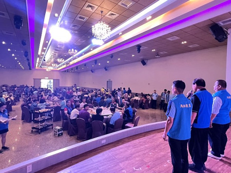 馬祖後備憲兵荷松協會20日辦理第6屆理事長交接,全國上百位後憲幹部成員出席見證,趙泊淯接下新任理事長一職。(圖/文:馮紹夫)