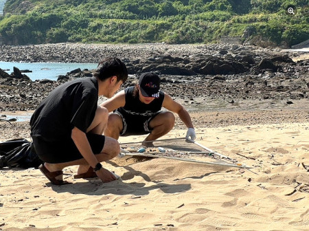 馬青協會日前舉辦珠螺淨灘及沙雕活動,現場歡樂無比又具環保意義。(圖:馬祖青年發展協會)
