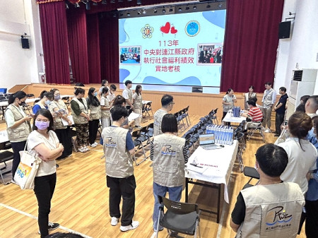 因應今年度社會福利考評,縣府22日下午在介壽國中小禮堂舉行社會福利績效實地考核預評,由副縣長陳冠人主持。(圖/文:曹重偉)