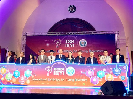 IEYI 2024 世界青少年發明展在台灣隆重開幕,本縣由副縣長陳冠人代表出席開幕儀式,展現本縣對此次活動的高度重視和支持。(圖:縣府教育處)