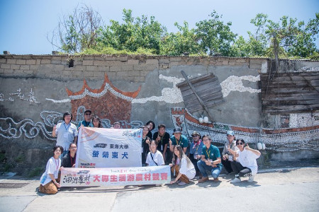 農業部農村發展及水土保持署臺北分署人員抵達東莒進行訪視,委員們與東海大學「螢縈東犬」駐村團隊進行了深入互動,並參與了一系列精彩的活動。(圖/文:蔡夢玲)