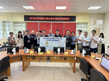 縣府與中興大學簽訂合作備忘錄,雙方在農業、動物醫療與零碳政策將有更多交流合作。(圖:曹重偉)