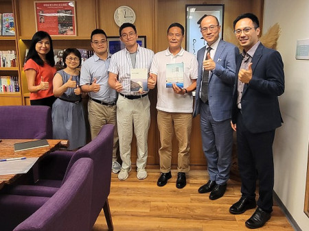 縣長王忠銘接受遠見天下文化出版深度專訪。(圖:縣府)