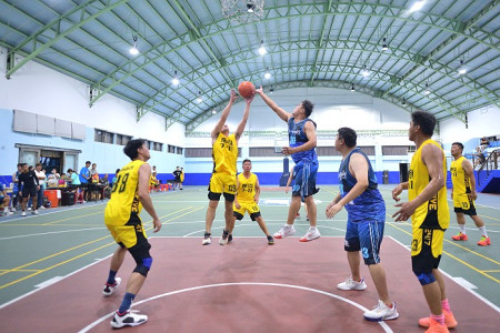 　東引鄉戒菸盃籃球比賽，由金富友隊以全勝戰績奪得冠軍，陸軍忠義驃悍隊名列亞軍。（圖／文：陳其敏）