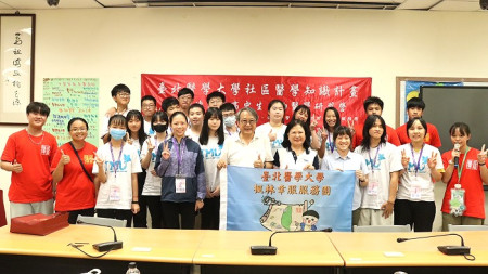 連江縣高中生生物醫學研習營於14日迎來結業式,縣政府秘書長張龍德、前任縣長劉增應皆到場勉勵學子,學生們表示收穫豐富。(圖:臺北醫學大學楓林幸服服務團)