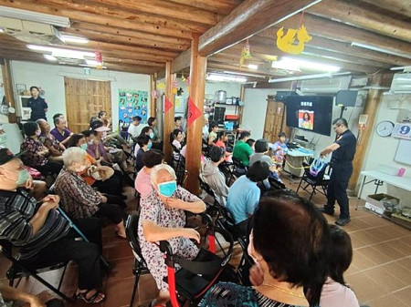 持續推動安全、健康、幸福社區及擴大社區參與,警察局協同山隴社區發展協會舉辦113年社區治安研習觀摩宣導活動。(圖:縣警局)