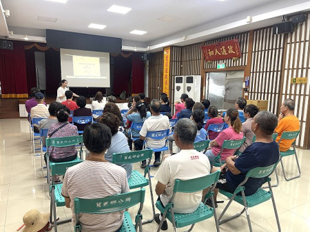 連江縣衛生局15日辦理精神疾病防治及自殺防治宣導講座,吸引滿場鄉親到場聆聽。(圖/文:宋幸儒)