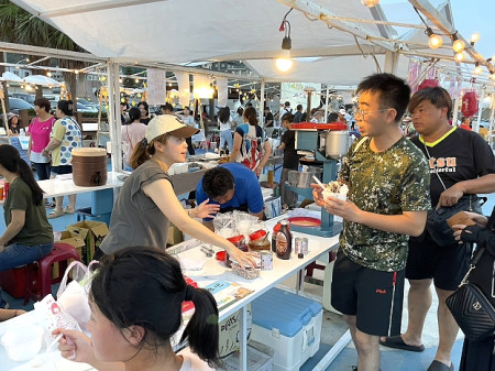 海風+沙灘 美食+音樂,塘岐馬鼻灣假日市集好好玩。(圖:龍福山莊)