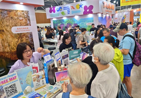 馬管處與馬祖觀光圈產業聯盟前往新加坡秋季旅展,宣傳馬祖戰地、地質與生態旅遊,爭取東南亞觀光客源。(圖:馬管處)