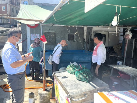 漁業署與縣府產發處、財團法人台灣養殖基金會7月進行地區養殖牡蠣查驗,地區7家業者牡蠣均無驗出重金屬。(圖:產發處)