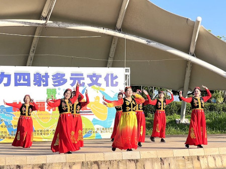 連江縣新移民女性關懷協會舉辦新住民多元文化嘉年華,推出多元文化表演、社福宣導等。(圖/文:馮紹夫)