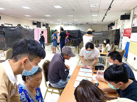 台北醫學大學114醫療服務隊馬祖夏令巡迴義診活動27日抵達東引鄉,吸引許多鄉親到場看診。(圖/文:陳其敏)