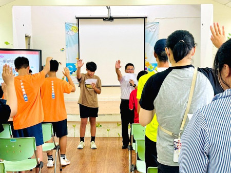 開學了!連江縣敬恆國中小27日舉行始業式,校長陳其俊期勉全校師生共創一個充滿希望和進步的新敬恆。(圖/文:宋幸儒、敬恆國中小)
