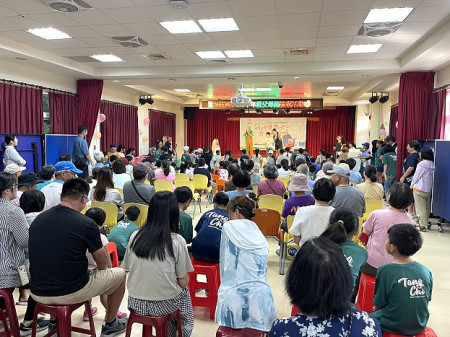 　開學第一天，塘岐國小配合舉辦祖父母節活動迎接各班同學。（圖／文：陳鵬雄）