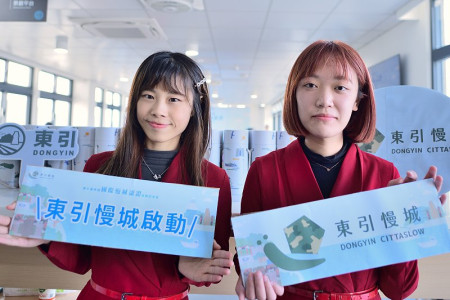 　東引鄉公所與南華大學USR辦公室攜手合作，規劃慢城培力工作坊，透過討論與實作等分享形式，引導社區民眾對地方有更深入的了解，帶動地方發展，進而凝聚慢城理念認同感。（圖：東引鄉公所提供）