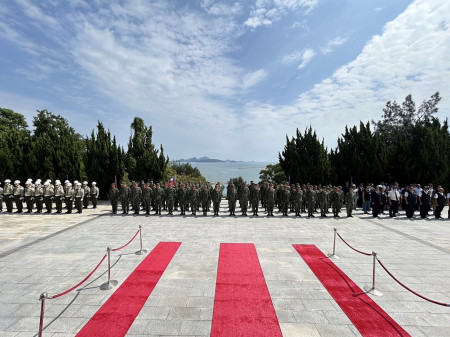 國軍陣(公)亡將士秋祭3日在珠螺軍人紀念園區舉行,由指揮官黃先任主祭,縣長王忠銘、議長張永江等人與祭,氣氛莊嚴肅穆。(圖/文:曹重偉)