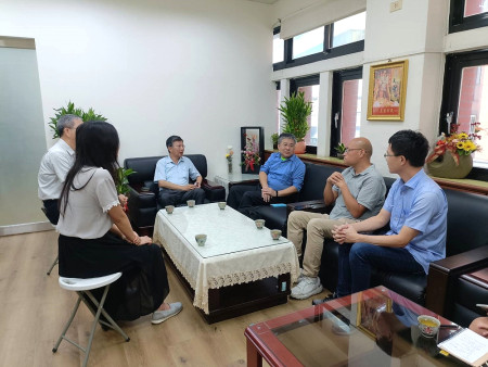 產發處長林志豐、連江縣農會拜訪農業部農糧署北區分署,爭取農友肥料補助與高粱契作。(圖:產發處)