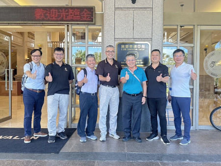 產發處邀相關單位及業者造訪位於宜蘭的噶瑪蘭酒廠。(圖:縣府)