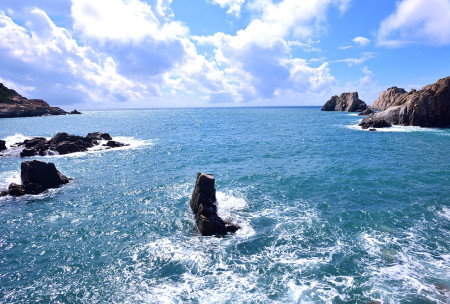 　近來馬祖列島風場轉為東北風，雖然增添了些許秋風輕拂，但是天氣仍然炎熱，戶外活動時還是要注意防曬、補充水分。（圖／文：陳其敏）