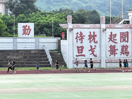 　聞雞起舞　縣運開跑。（圖與文：陳鵬雄）
