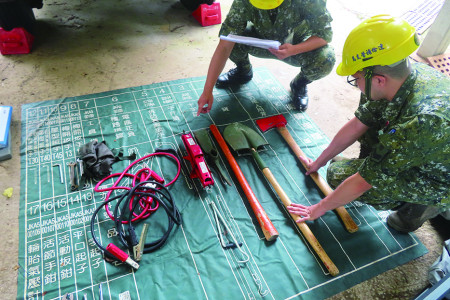 　隨車工具清點。（圖：林雅琪）