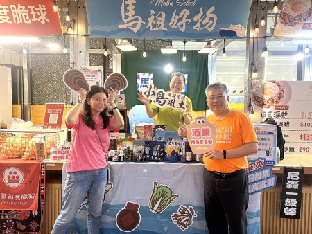 馬祖好物快閃台中星光市集,處長林志豐專程到現場共同推廣馬祖好物,活動期間銷售成績亮眼。(圖:連江縣政府產業發展處)