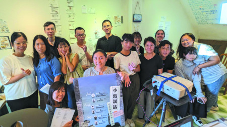 日前，於南萌咖啡館舉辦的非虛構文學講座及現代詩工作坊活動，吸引共20多位文學愛好者參加。（圖：南萌咖啡館）