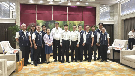 府會首長、立委陳雪生與議會全體議員在秋節前夕前往福州拜訪大陸國台辦主任宋濤。(圖:縣府)