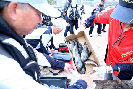 縣運磯釣賽登場，選手集結東引競技。（圖與文：陳其敏、馬祖磯釣協會）