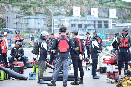 　113年連江縣運動會社會組磯釣團體賽14日在東引鄉展開競技，比賽結果由莒光鄉獲得冠軍，東引鄉亞軍。（圖／文：陳其敏）