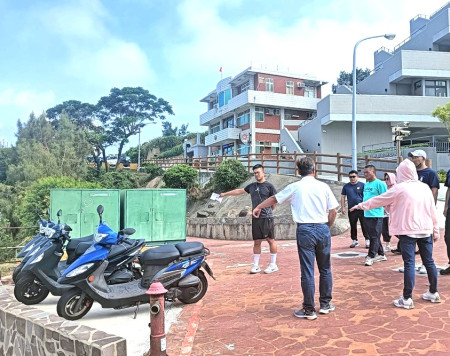 　東引鄉公所、鄉代會、警察所共同進行會勘，全面通盤檢討南澳地區交通標線、標誌之劃設與設置需要性。（圖：東引鄉公所）