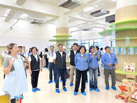 雲林縣長張麗善19日率團隊來馬祖參訪交流,並前往參觀樂活體育館。(圖/文:馮紹夫)