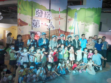 由文化部文化資產局主辦,攜手連江縣政府及國立自然科學博物館合作辦理「發現第一人:亮島X南科」展覽臺中場隆重開幕。(圖:縣府文化處)