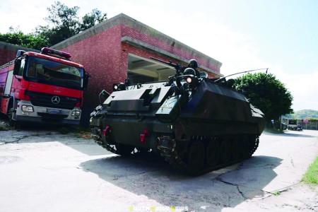 車輛機動至戰術位置。（圖：林奕安）
