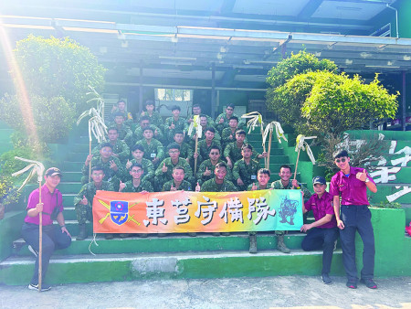 宣導後合影。（圖：歐育誠）