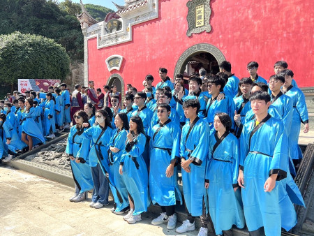 馬祖人成年禮,牛角做出幼。(圖與文:馮紹夫)