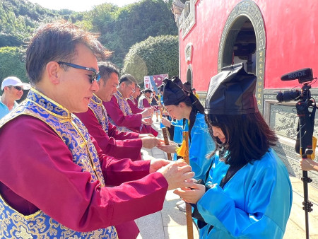 馬祖秋慶「牛角做出幼」28日舉行,87名馬中學子在各界見證下循古禮成年。(圖/文:馮紹夫)