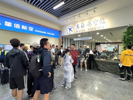 颱風過後,縣府透過民航局、立委申請兩架次軍機疏運,馬祖航空站評估約70到80人滯留。(圖/文:馮紹夫)