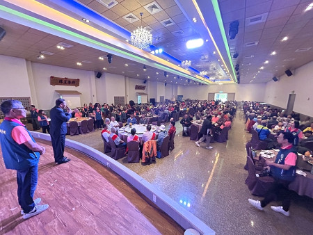 南竿鄉重陽節表揚暨慶祝餐會活動6日中午舉行,縣長王忠銘表揚今年度模範老人王依俤、陳長春,敬老楷模陳建偉、邱財寶。(圖/文:曹重偉)