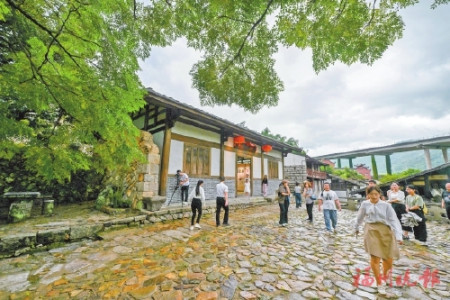 羅寧古官道文化展示館開幕。