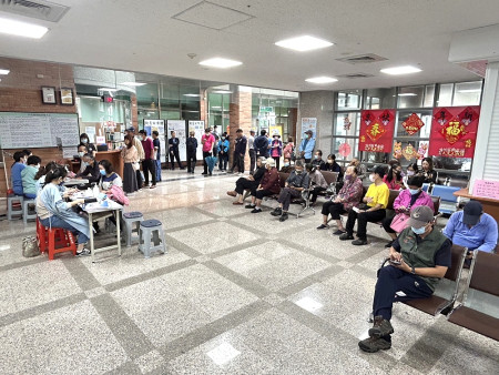113年度公費流感疫苗已於10月1日起全國同步開打,因應非公費對象需求,即日起開放本縣各鄉衛生所受理登記自費流感疫苗。(圖/文:曹重偉)