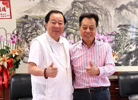 議長張永江10月8日前往金門縣參訪,拜訪金門縣議會及參觀金門酒廠,受到金門縣議會議長洪允典熱情接待。(圖:連江縣議會)