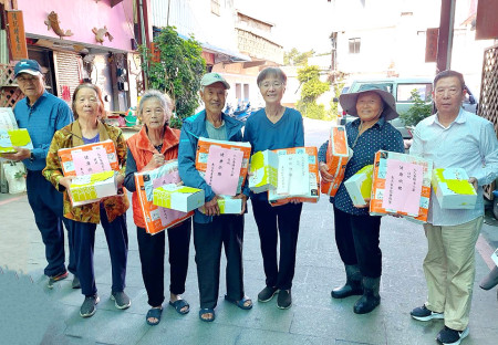 東犬長青協會在重陽節之際,獻上真摯的祝福,願所有會員及社區長者節日愉快、健康平安。(圖/文:蔡夢玲)