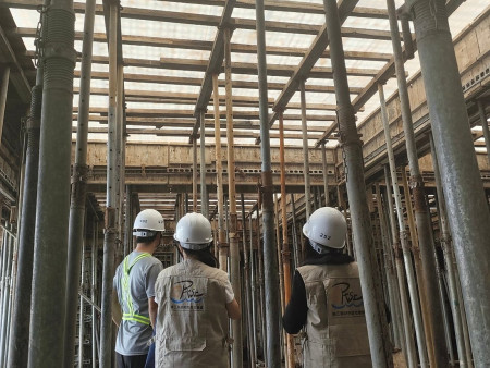 民社處舉辦重大公共工程自主管理宣導,加強輔導工作環境、勞動條件法遵訪視、移工訪查,以防止職業災害發生。(圖/文:曹重偉)