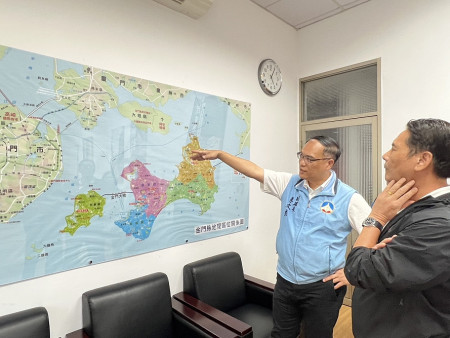 縣長王忠銘率縣府團隊拜會政院金馬聯合服務中心執行長吳增允(上圖)、金門縣副縣長李文良(下圖)。(圖/文:馮紹夫)