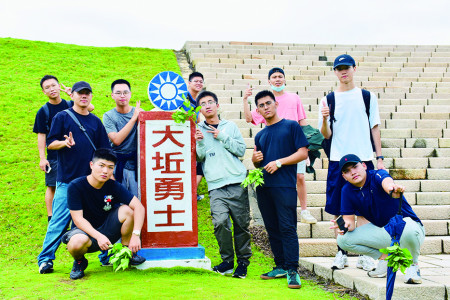 大坵島地景合影。（圖：陸柏熏）